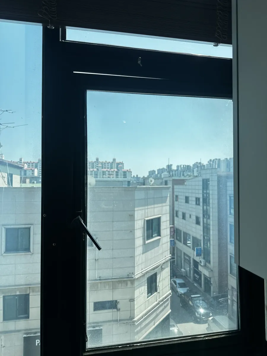 완전히 붙어버려 틀어진 채로 안 열리던 미들창 수리