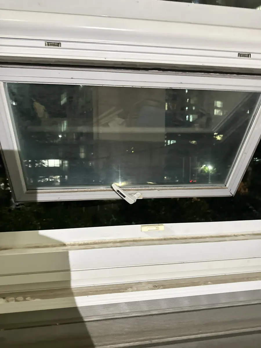 인천 창문 걸쇠 받침 나사 교체