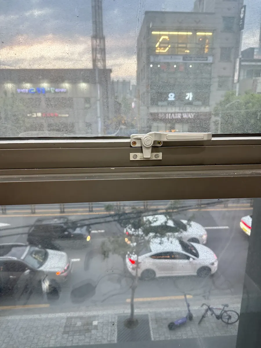 창문 손잡이 교체 완료 확인